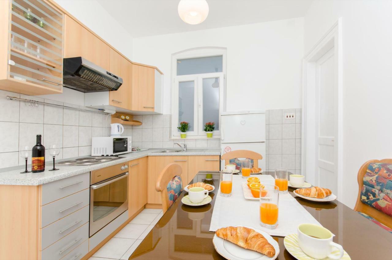 City Core Apartment Сплит Екстериор снимка